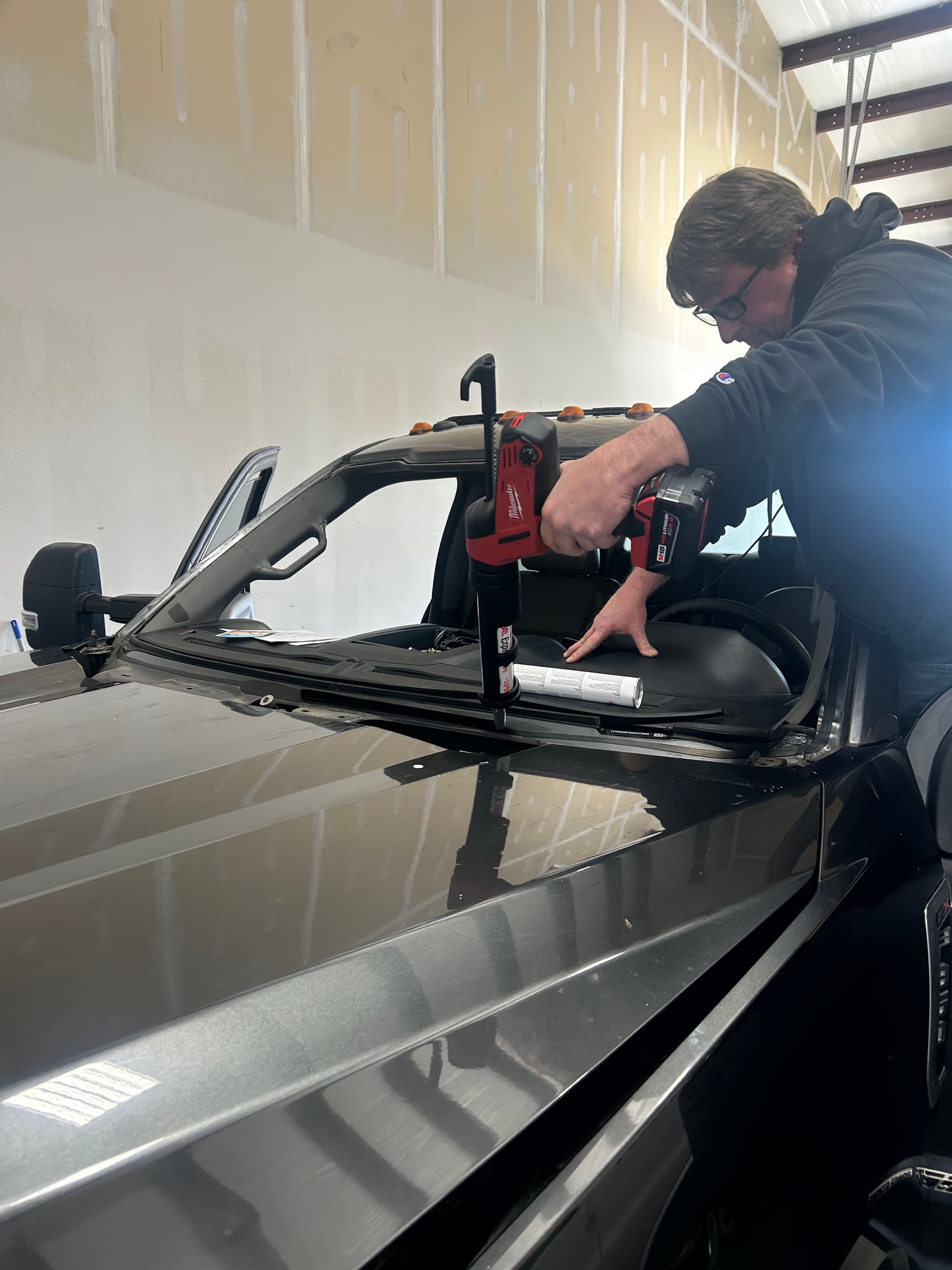 Gallery photos for Ford F350 Windshield Replacement and Repair: Image #3