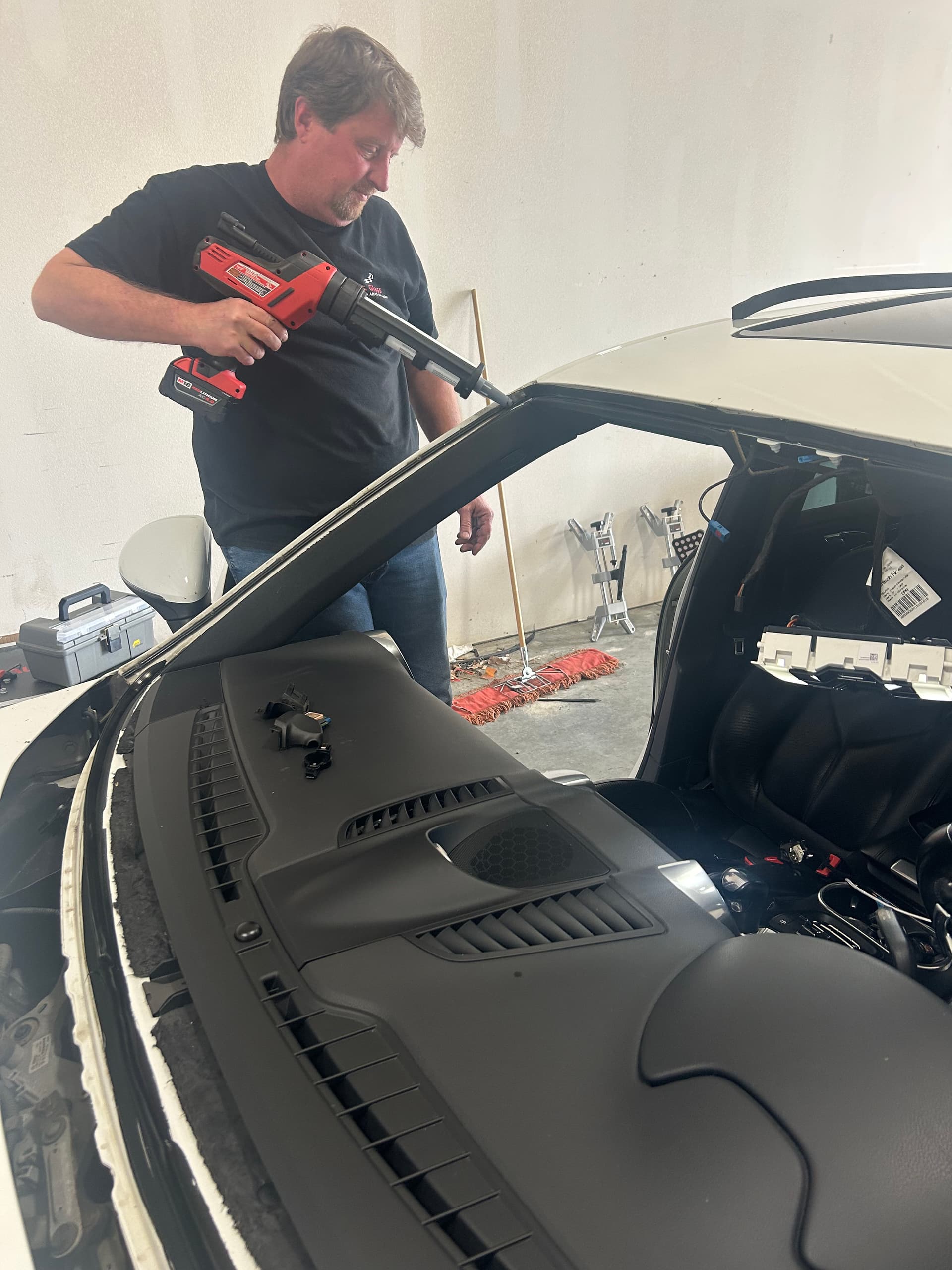 Gallery photos for Windshield Replacement for a Porsche Cayenne: Image #1