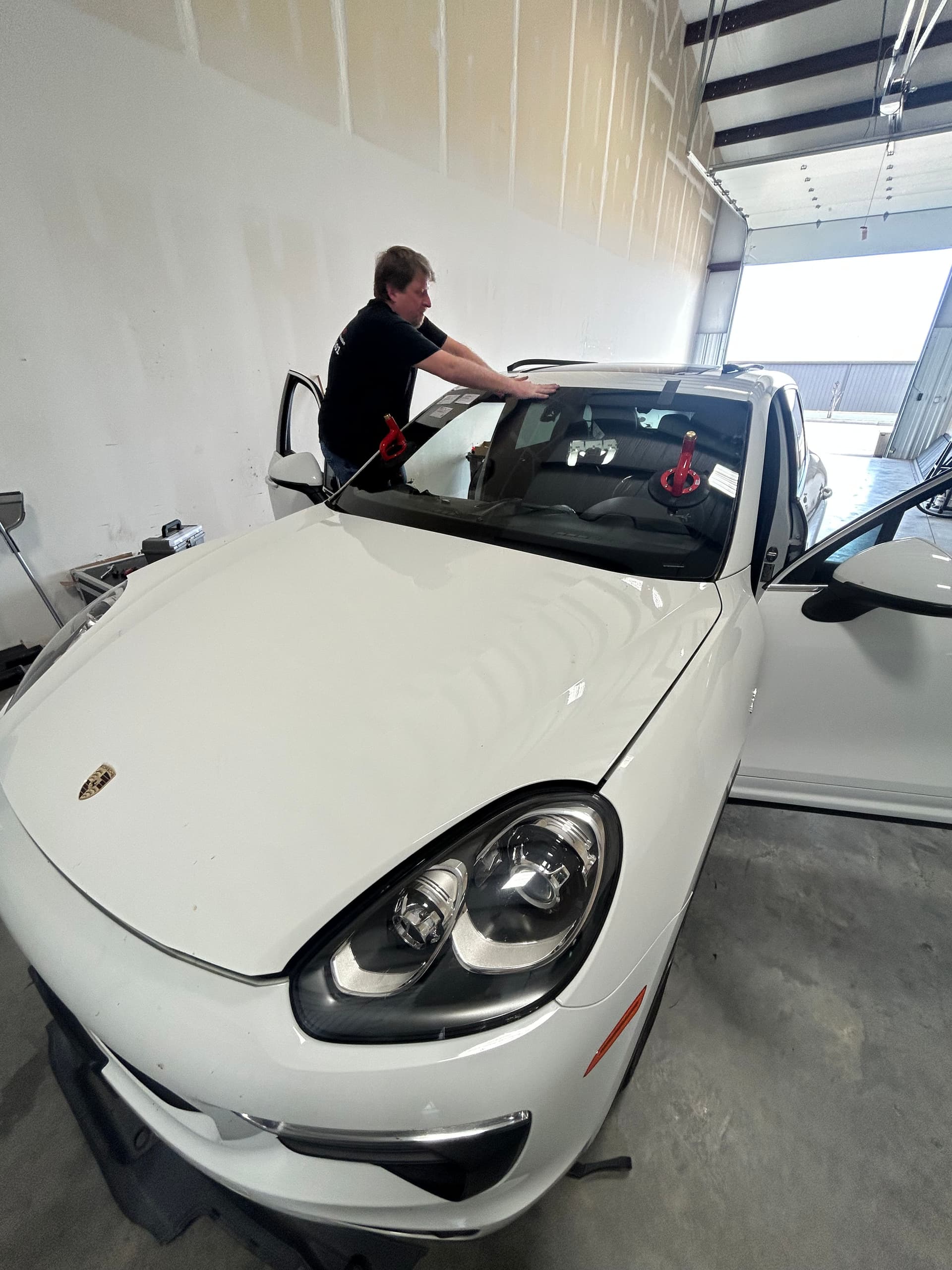 Gallery photos for Windshield Replacement for a Porsche Cayenne: Image #3