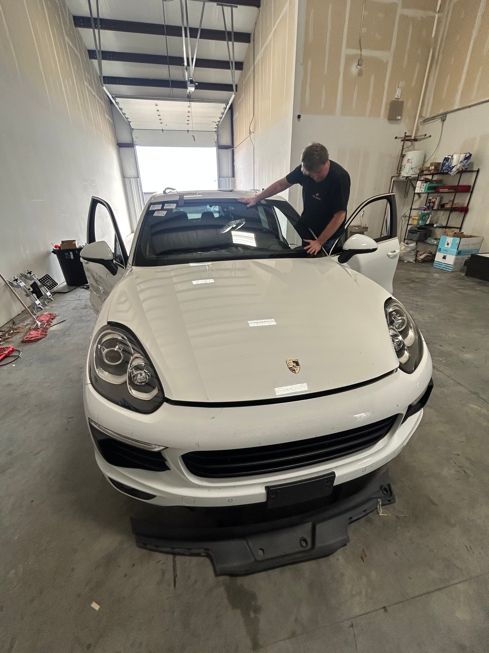 Gallery photos for Windshield Replacement for a Porsche Cayenne: Image #4