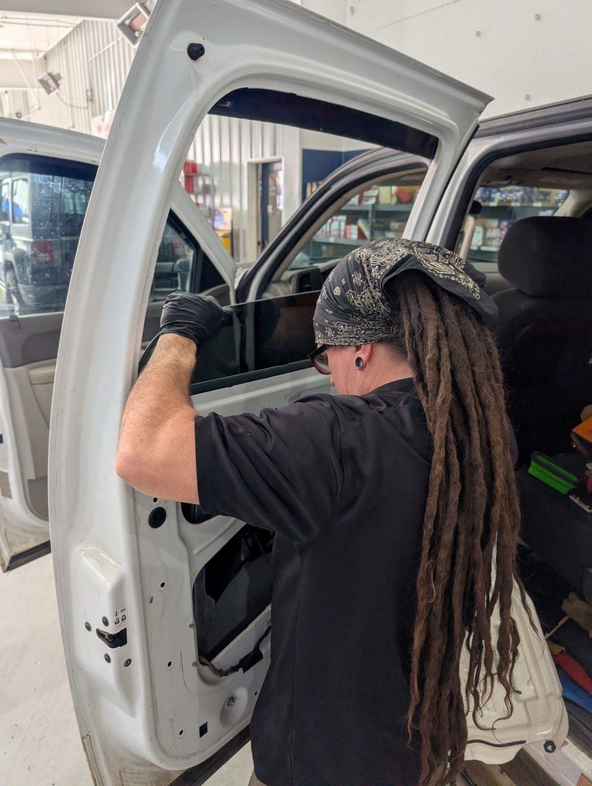Expert Window Replacement for Chevrolet 2500 image